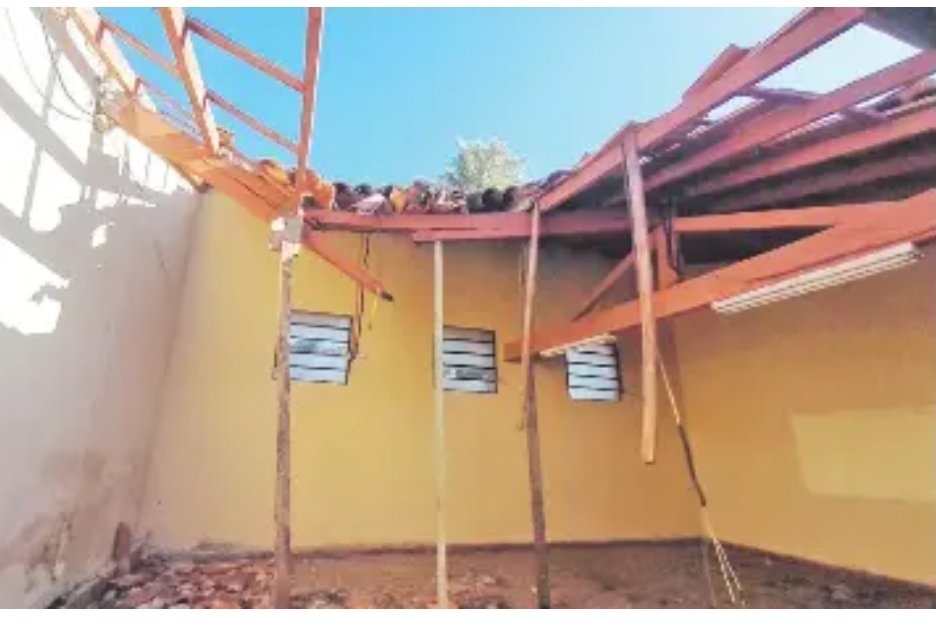 JorgeIb46683673's tweet photo. Voy a decir algo que todos saben, Pero no se animan a decir:
3 meses (vacaciones escolares) tiene el MEC, La Gobernación, Itaipu, Municipalidad, para arreglar las escuelas del país. Exactamente el tiempo que ningún alumno está. Pero empiezan las clases y comienza el quilombo.Pq?? https://t.co/Tm0XyLaSCs