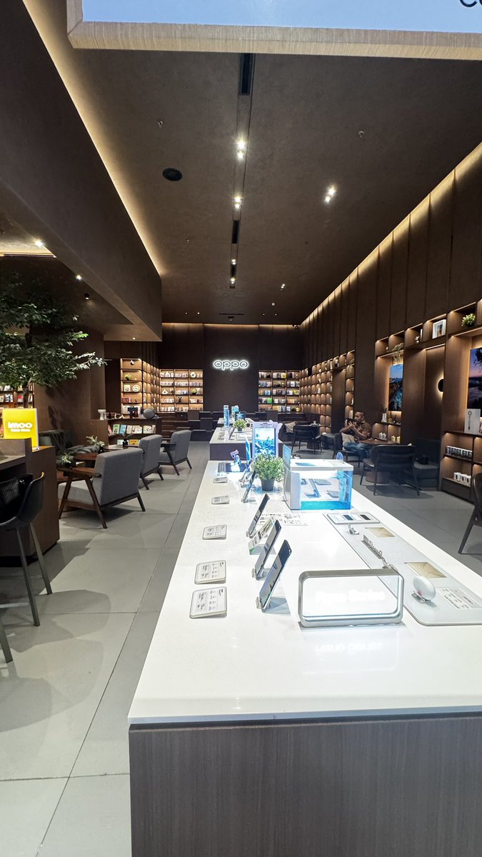 fhuray's tweet image. Siapa yg semangat besok hari senin ngantor? Udah ga bisa konsen lagi mau holiday kah?