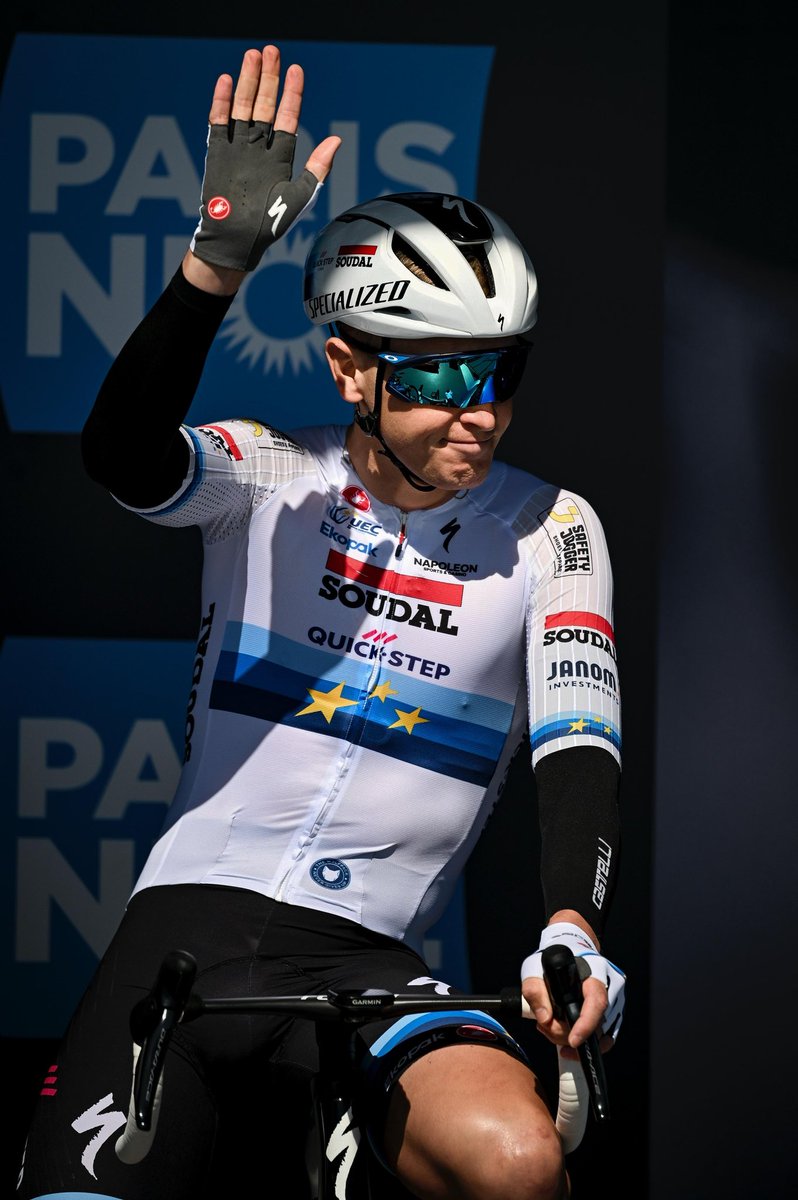 Soudal Quick-Step Pro Cycling Team (@soudalquickstep) on Twitter photo The European Champion salutes the crowd that has gathered in Nice to cheer on the riders ahead of the #ParisNice stage 8 start.
Photo: A.S.O./Billy Ceusters The European Champion salutes the crowd that has gathered in Nice to cheer on the riders ahead of the #ParisNice stage 8 start.
Photo: A.S.O./Billy Ceusters