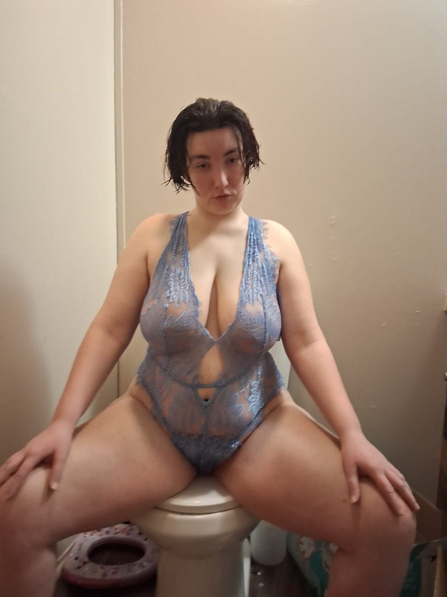 AngelBlueRose97's tweet photo. Haven't took time to post on here, but here are some spicy🌶🔥 photos. Come check out more here ➡️ https://t.co/r4I9AtrDss if you like it. 😇😀
#hot #milf #hotmilf #sexy #fansly  #boobs #bigboobs https://t.co/Mnu7YVBvJF
