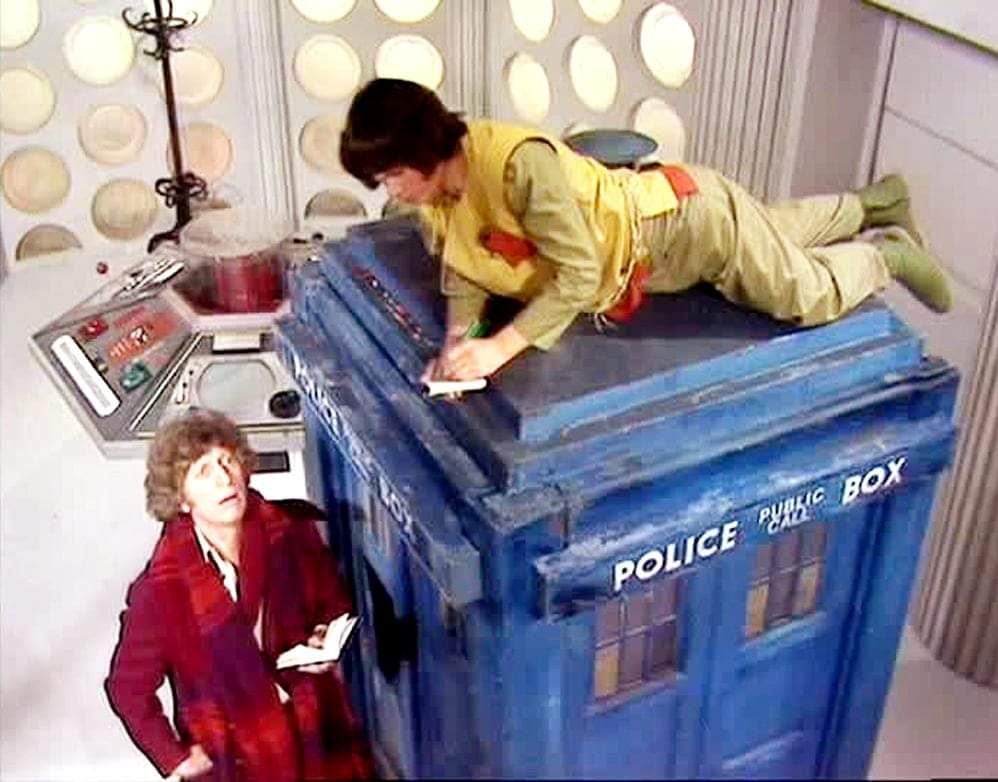 antinousgaygod's tweet image. 🪷 We weep for Adric! On 16 March 1982, viewers of #DoctorWho saw the heroic death of the doctor's companion #Adric (played by gay actor #MatthewWaterhouse) in a cataclysmic cosmic event that saved Earth but wiped out the dinosaurs! Watch: youtu.be/Hn2W9vn2yjs 🪷