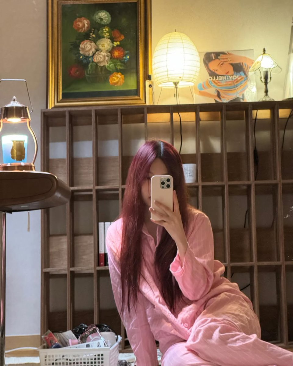 ❆ Crystal glows under moonlit reflections ✧ 한 모금의 여운이 길게 남아있는 시간 ☾ Forks tap gently, weaving quiet stories ⌖ 조용한 감성이 차오르는 한 접시의 설렘 ✦ The night melts into slow conversations ☕ 촛불이 스며든 공간 속에 머무는 따뜻함 ✨