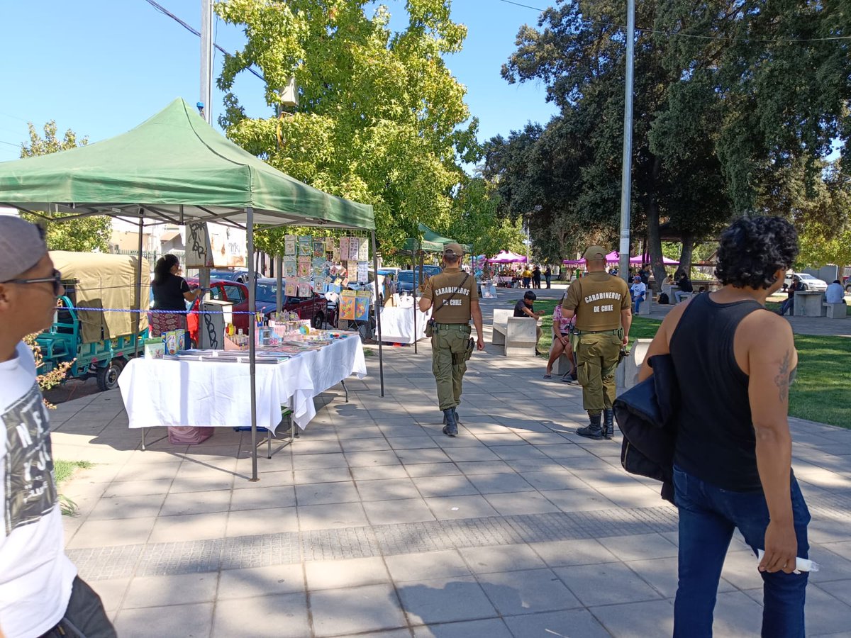 carabprmaipo's tweet photo. #Paine: Carabineros de la 64° Comisaria realizan servicio focalizado en feria de la comuna, fiscalizando el comercio ilegal, entregando seguridad de los vecinos.
#CarabinerosDeTodos. https://t.co/M17oelMef3