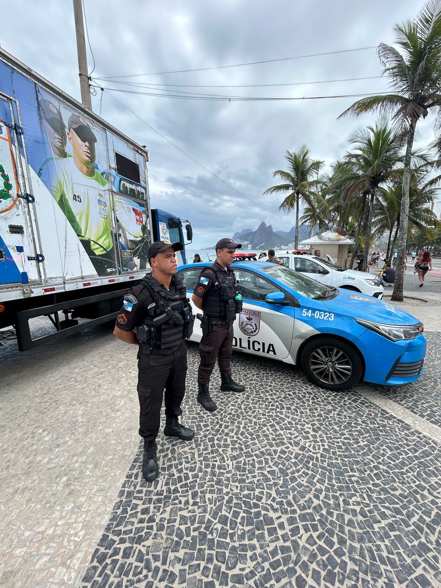 PMERJ's tweet image. Policiais militares do #23BPM estão posicionados, na Cancela do #Arpoador, Zona sul da cidade do Rio de Janeiro, neste domingo.         

Estamos nas praias! 👮‍♂️ 🌊 

#PMERJ #ServireProteger