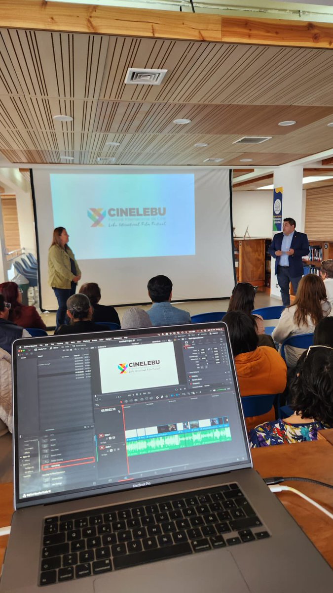 🧉Nuestra Cinemateada invitó a la comunidad a disfrutar de una selección de cortometrajes realizados por mujeres lebulenses.

🎞️ La actividad se organizó en el marco del 25° Festival Internacional de Cine de Lebu un encuentro en torno al cine.