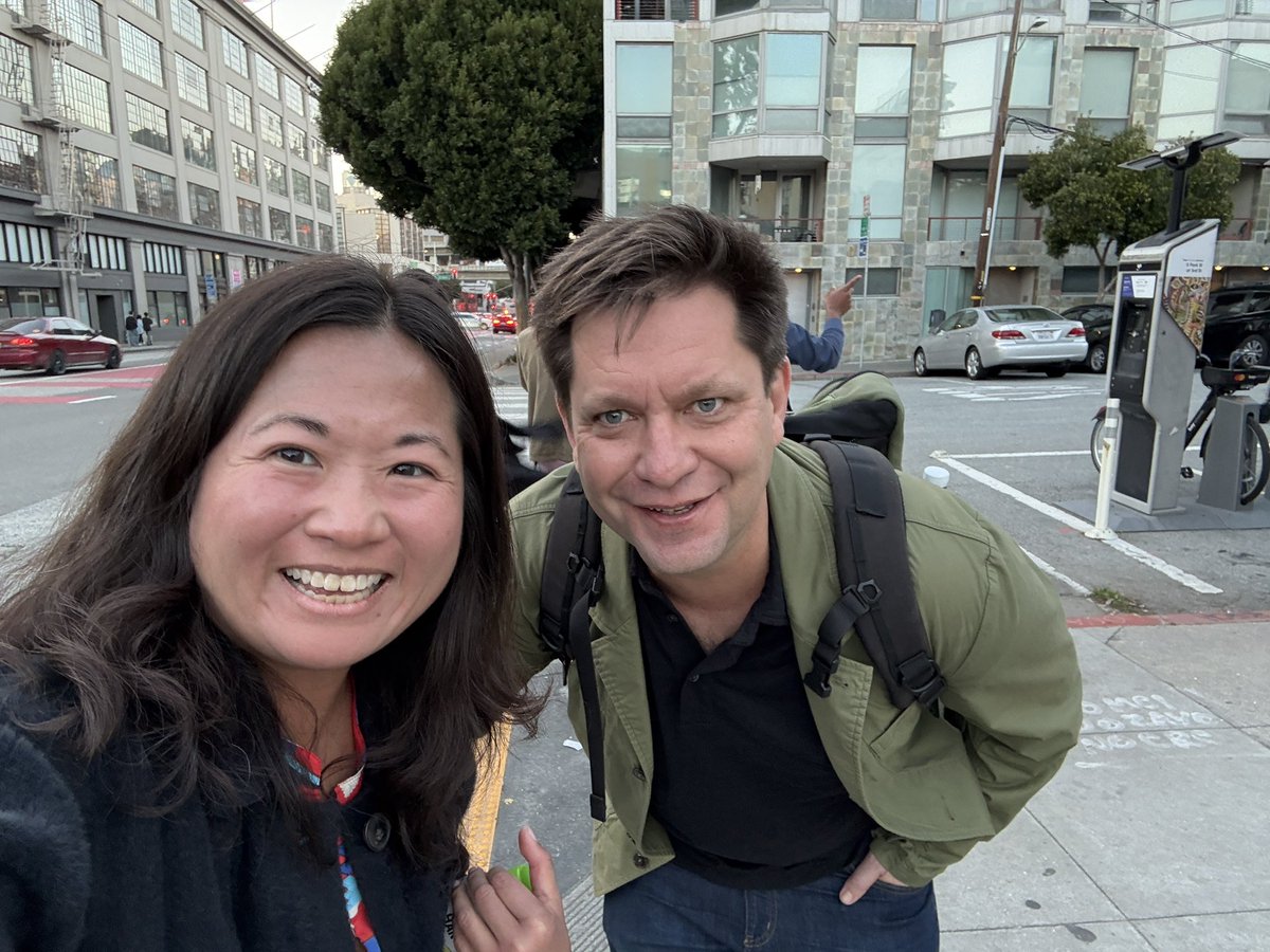 Working in a new neighborhood means running into old pals. 

<a href="/ashleevance/">Ashlee Vance</a> is producing amazing content at core memory. Check them out: youtube.com/@corememoryvid…

The team is also hiring for a social producer/editor. Great opportunity to work with some of the best in the business.