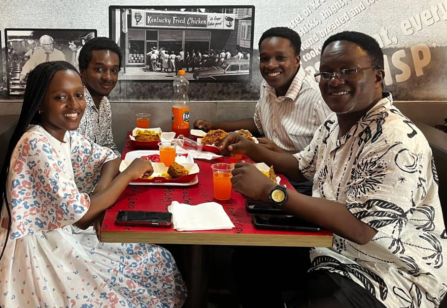 pharesmagesa's tweet photo. With the family Sunday after church, Thank You God..!! https://t.co/uzUxgsOJbm