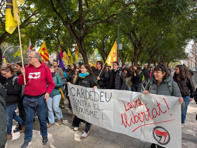 Antifaxismoa's tweet photo. Solidaridad con los tres militantes de la izquierda Independentista antifascista 

#Catalunya #BCN #Barcelona 
Solo el Pueblo salva a el Pueblo
#FckAC #FckNzs https://t.co/0RvSyfeb2Z