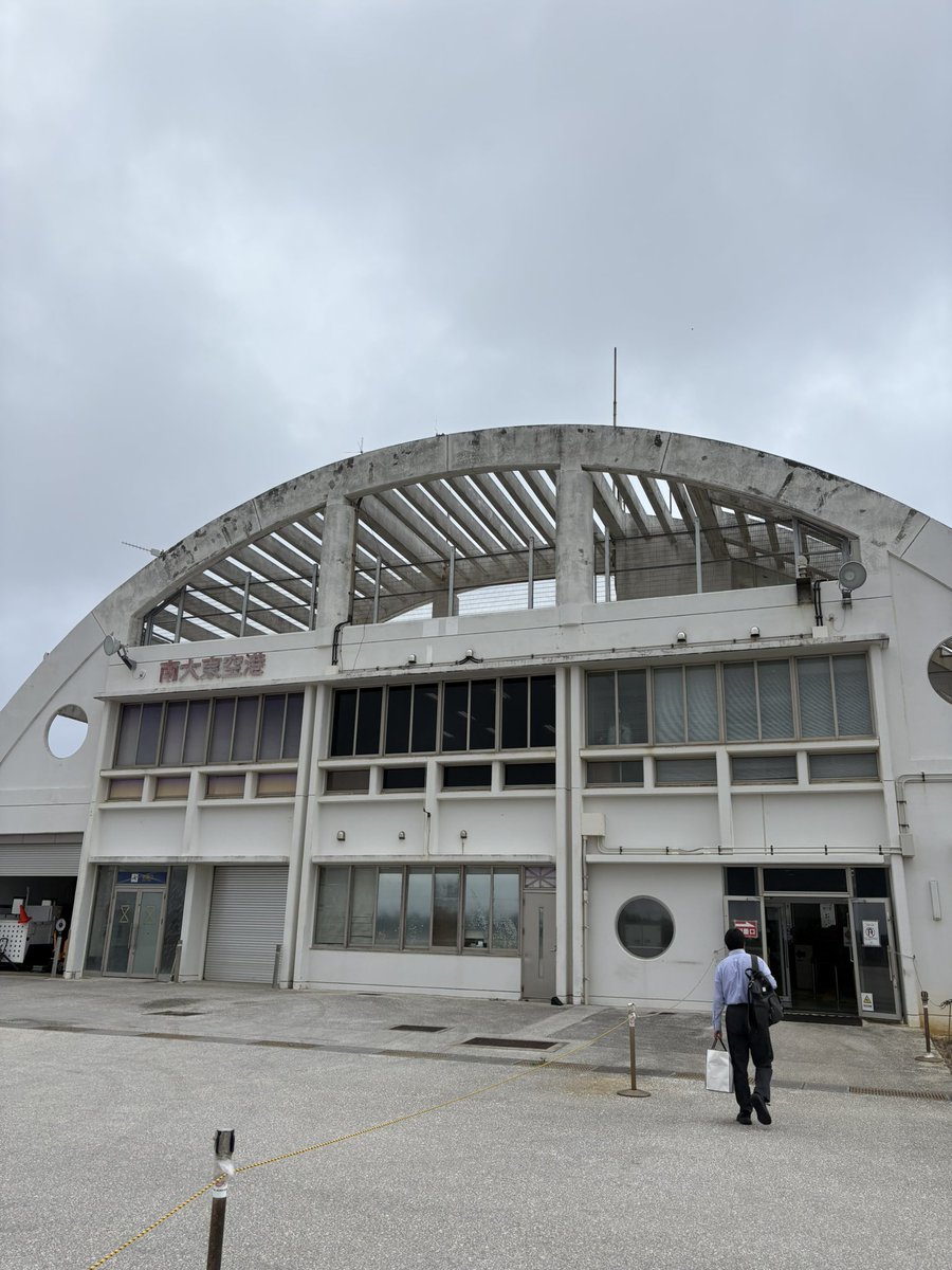 ryuto_bluesky's tweet photo. 本日も10フライトしてきました！
(那覇→北大東→那覇→南大東→那覇→宮古→多良間→宮古→石垣→宮古→那覇)

北大東/南大東は初訪問！
6フライト目(宮古→多良間)以降の便が70分の遅延になりましたが、6-10フライトは同一機材での運航だったので乗り遅れはありませんでした💦
#RyutoのJGC修行 https://t.co/OnczJ62dvY