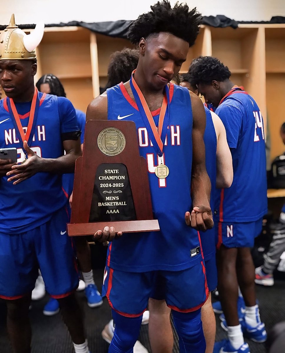 AshtonPierce_24's tweet image. BACK 2 BACK 4A STATE CHAMPS❤️💙 #V4L AGTG