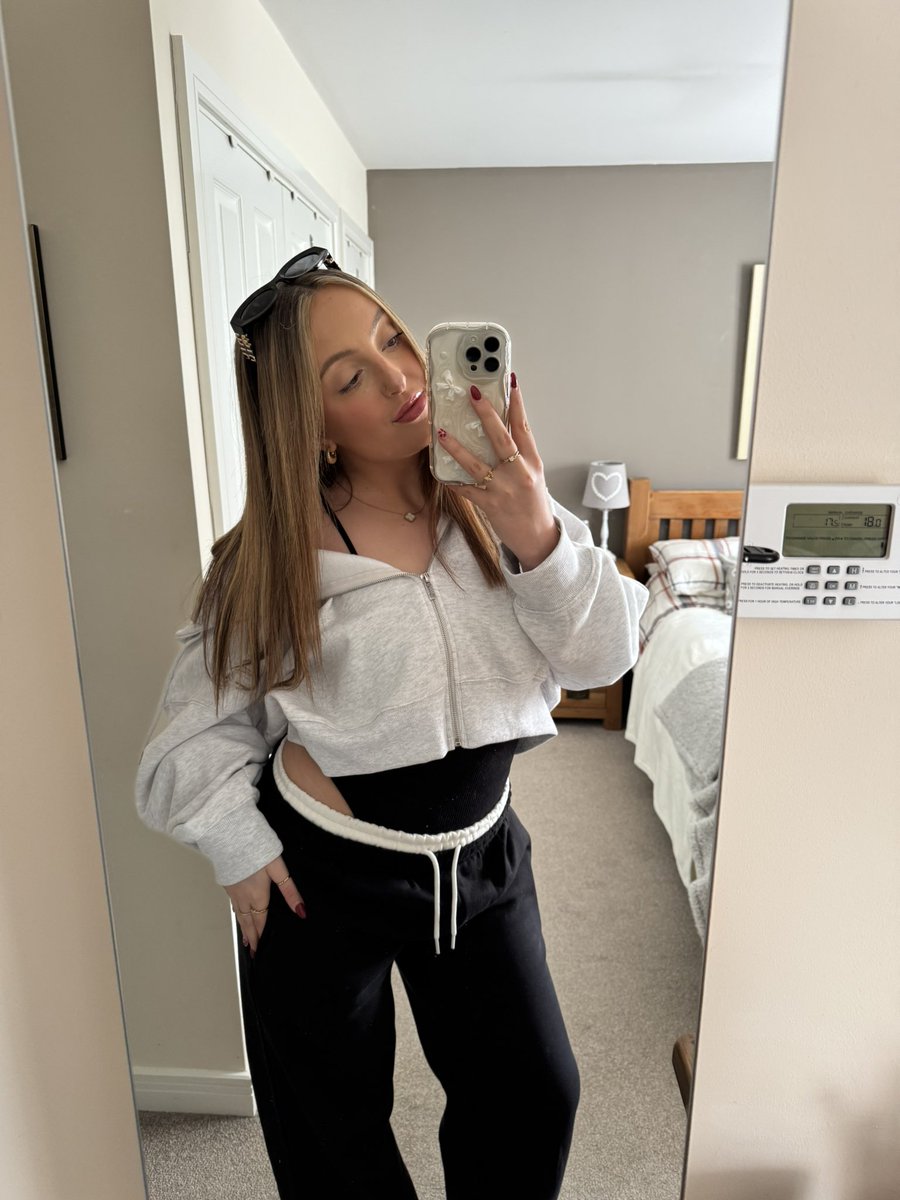 elvie🪩 tweet media