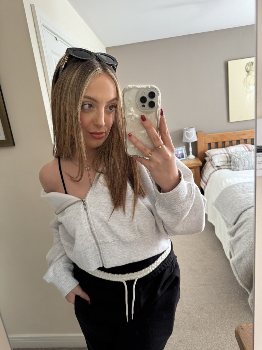 elvie🪩 tweet media