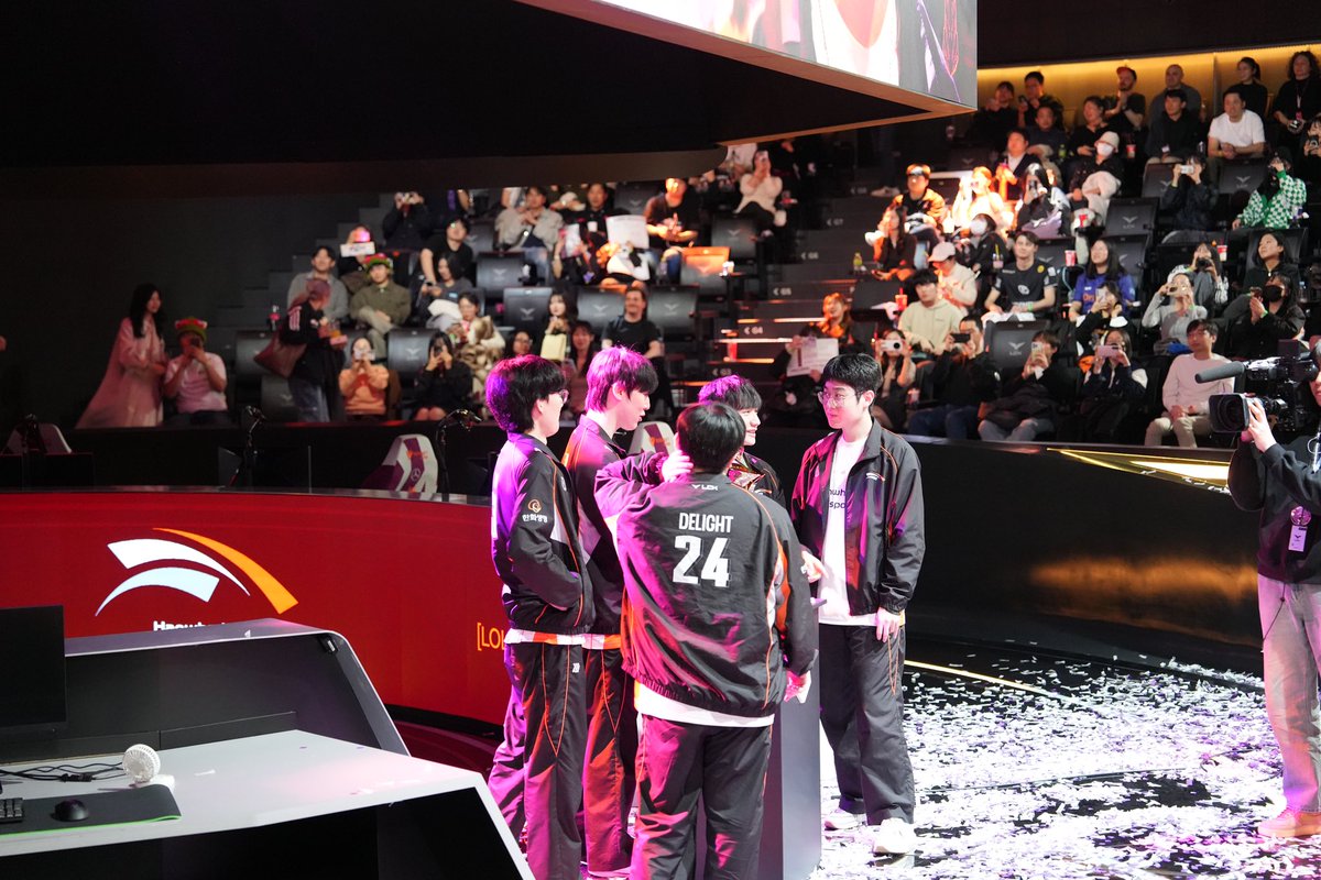 HLEofficial's tweet photo. The Moment Champions Are Born! https://t.co/zXKU52uv11