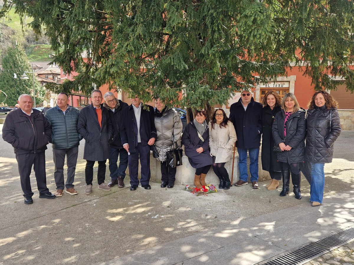 iuasturias's tweet photo. Hoy asistimos al homenaje de Arturo Matias Gonz��lez Alvarez, asesinado en el campo de Gusen. Es necesario contar lo que pasó para garantizar la no repetición. https://t.co/g4qUpYQuYg