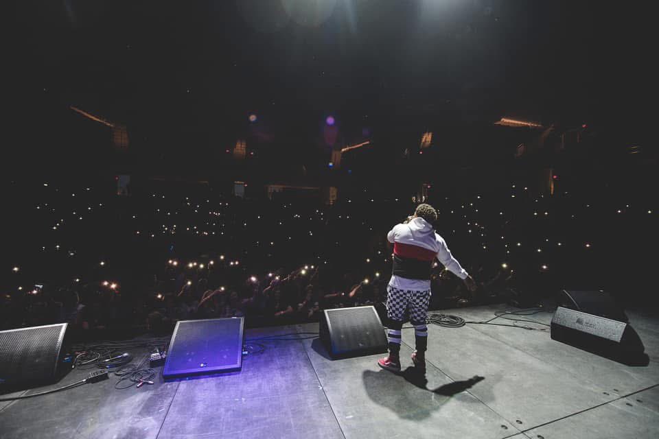 SantinoCorleon's tweet photo. 6 years ago I shut down an entire arena #LightOut
‼️NEW MUSIC‼️#LightsOut 🚀produced/mix & mastered by @marcusmeston 🎹vocals recorded by @m_tombs at @truesoundaudio 🎙️courtesy of: @83Sound 🔊🔊🔊
👩🏾🚀👽🛸🪐🔭
#Spotify ❎: https://t.co/dleJUfmdZB
#AppleMusic🍎📲: https://t.co/has4nINVRk