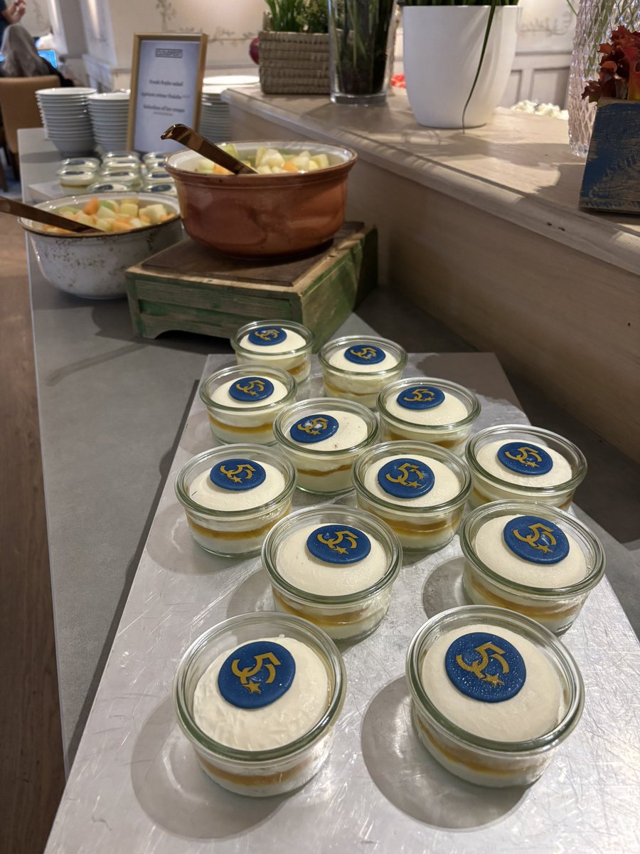 bennimack's tweet photo. @chirimoya @sulu We’re working on that, you’re in for a treat. But first: Lunch and Ice cream at #Cfhack #cloudfest https://t.co/HX0oshyelw