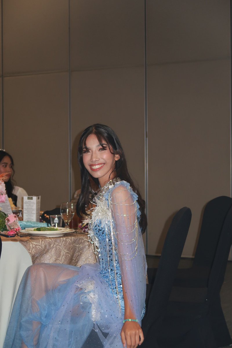 AviniDeborah's tweet photo. How was everybody slaying the prom bruh, not one person looked bad. https://t.co/u1XQJopqW1