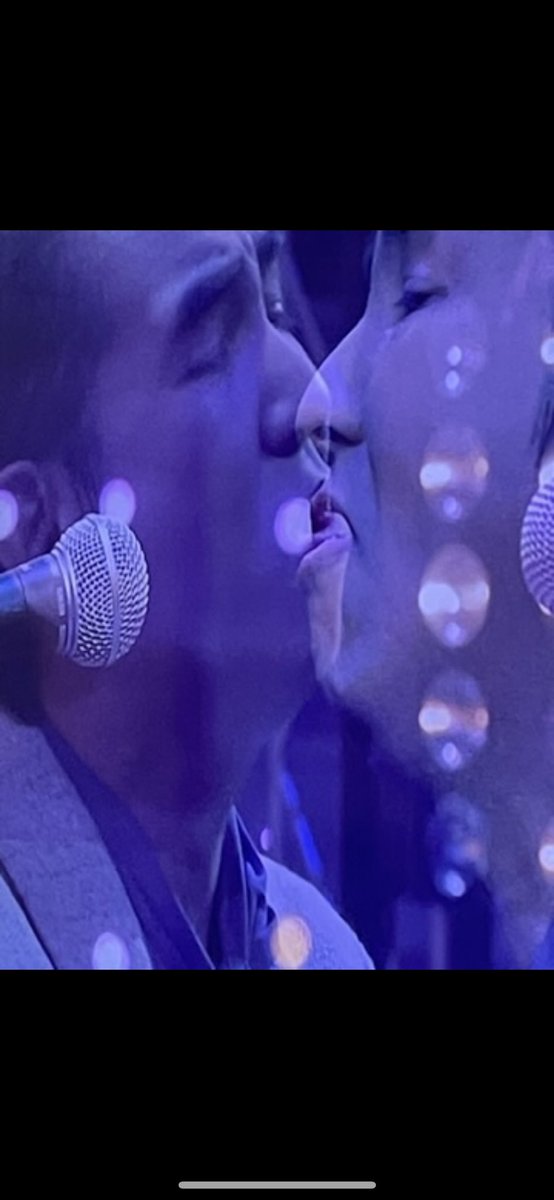 たまたまカメラが切り替わってガチで接吻してるみたいな田島貴男の写真が出てきた