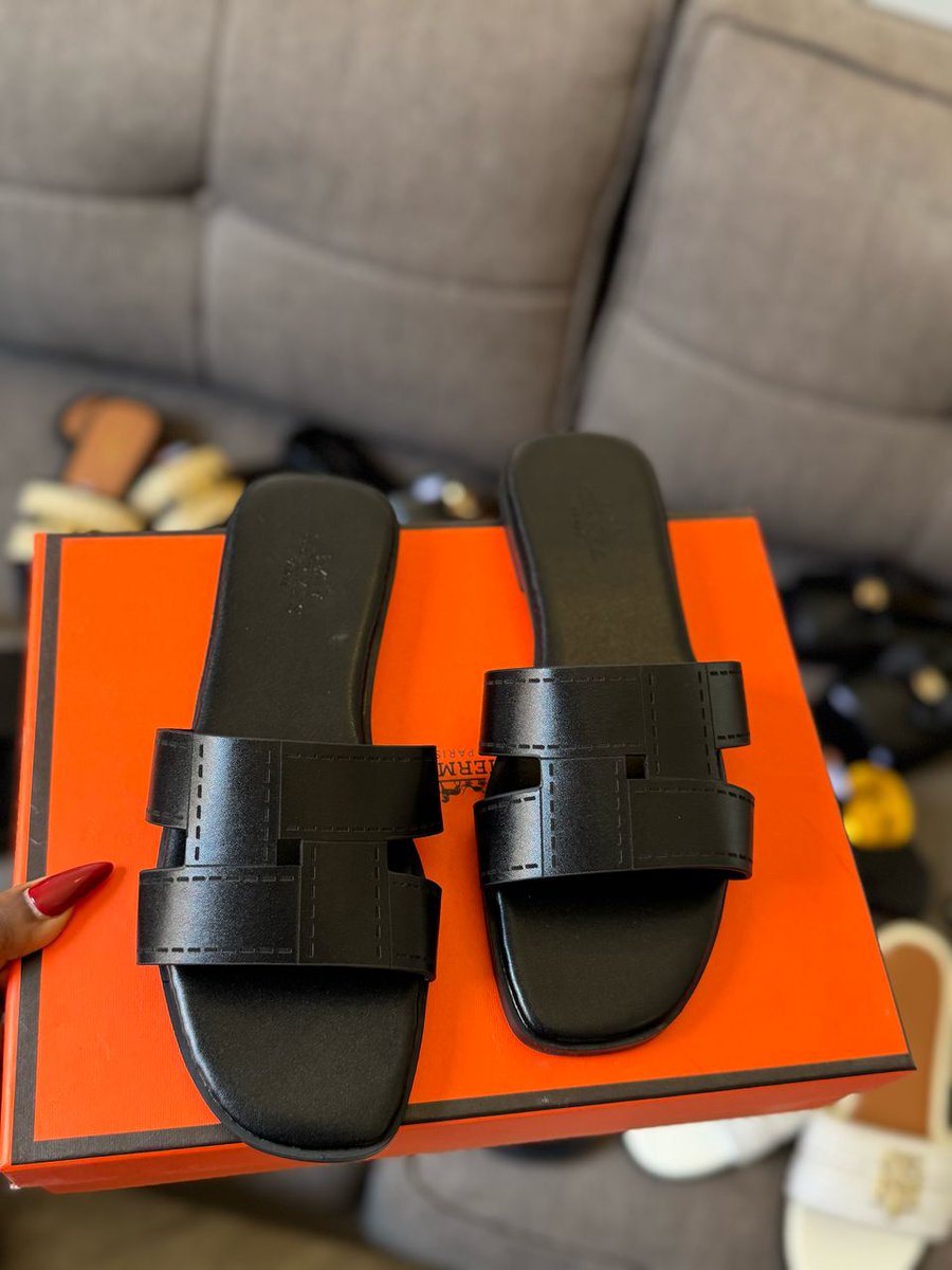 X_gee9's tweet image. Top Top quality  shoes for ladies

Size 37 ,38  39 ,40 , 41 &amp;amp; 42

Tel : 0769996448

Loc: kariakoo karibu na bank ya NMB bank

Price 35,000 ⏫⏫⏫