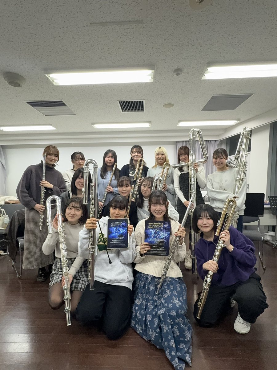 こんばんは🌛東京音大フルート科です！

演奏会まであと8日！
練習も残すところあと1回です…！✨
素敵な低音を奏でてくれる、アルト、バス、コントラバスフルートのみなさん📷
チケットこちらのDMでも受け付けております😊
詳しくは固定ポストの画像をクリック！