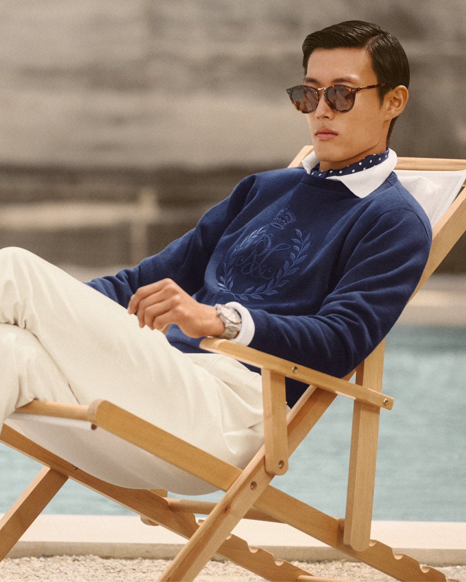 RalphLauren's tweet photo. Tonal styling from Spring 2025 #RLPurpleLabel draws inspiration from the Mediterranean.

Shop the Crest-Embroidered Fleece Sweatshirt and Ralph Lauren eyewear: https://t.co/WzbNIIQVBI https://t.co/JBGLyUW61k