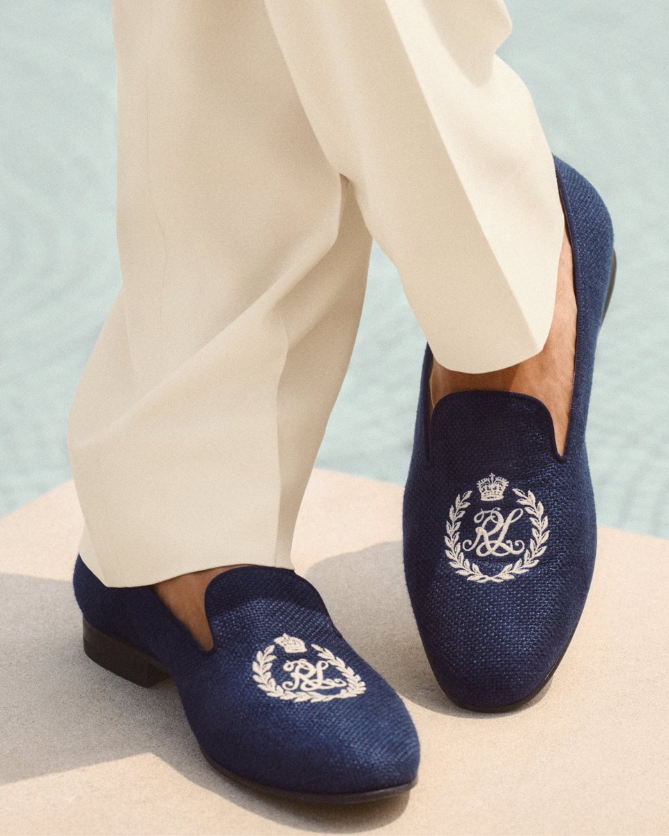RalphLauren's tweet photo. Tonal styling from Spring 2025 #RLPurpleLabel draws inspiration from the Mediterranean.

Shop the Crest-Embroidered Fleece Sweatshirt and Ralph Lauren eyewear: https://t.co/WzbNIIQVBI https://t.co/JBGLyUW61k