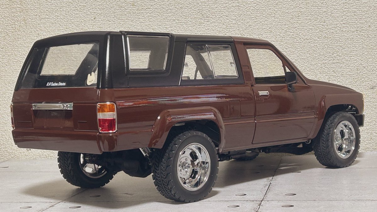 dNKEom8gypQ4DNl's tweet image. こっちのタイヤサイズにするとフロントバンパーカットしてるからか見え方によるとバランス悪いかな。フロントエプロンつけるとまた雰囲気良くなるのかも。
どちらにせよ80年代トヨタ最高⭐️
#RC4WD #エンケイディッシュ　#cc02