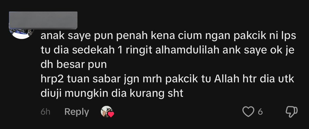 _friedciken's tweet photo. Baru tengok kat tiktok. Ada pakcik ni kat senawang suka cium budak budak pastu bagi RM1. Dalam video tu dia cium budak lelaki. Bagus owner tiktok terus pergi marah pakcik tu tapi the comments he got are SO DISAPPOINTING. 

Orang kita masih tak ada kesedaran https://t.co/8NuhFbdJJO