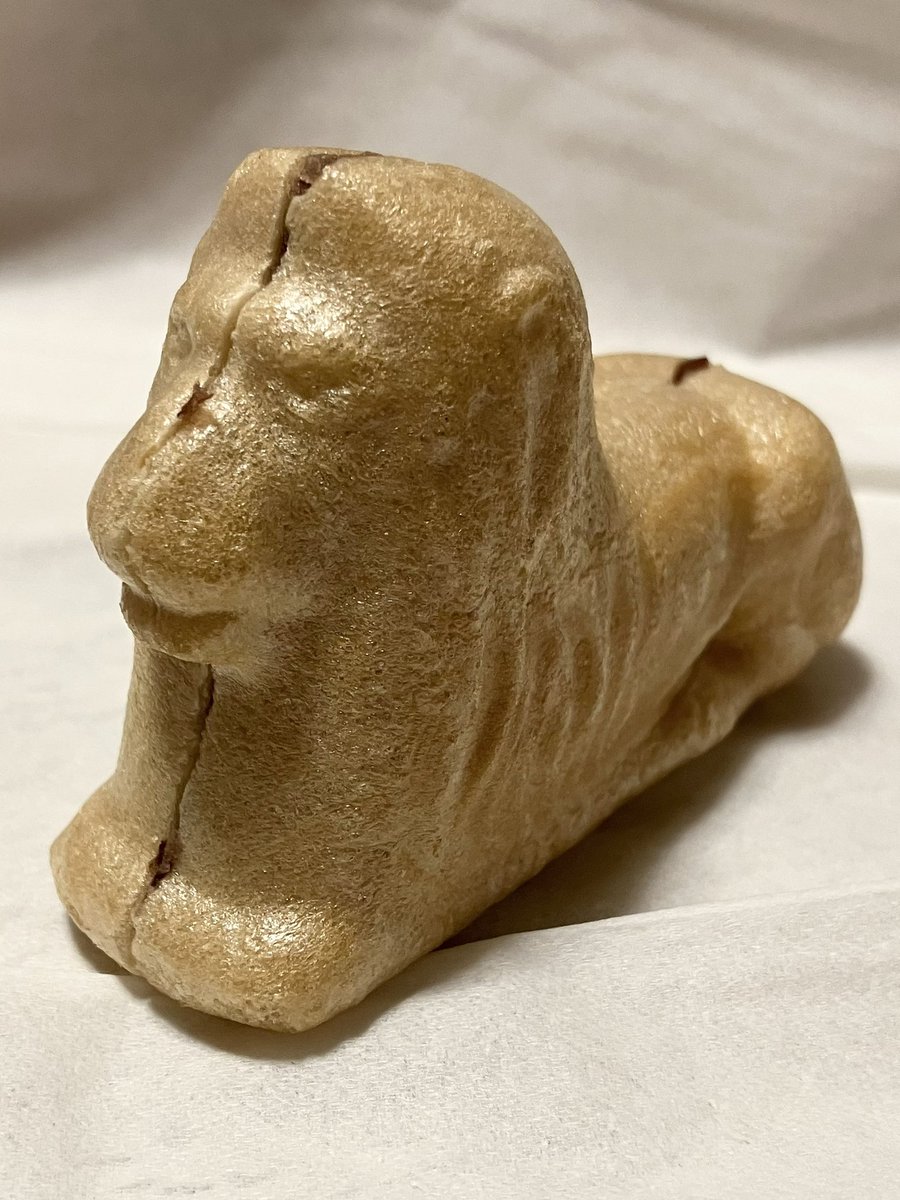 moshimofukiwo's tweet image. 額が割れて中からライオンが出てきそうだけど実際はあんこしか出てこない日本橋三越本店 限定の「雷音最中」でおやすみなさい。

#今日のあんこ