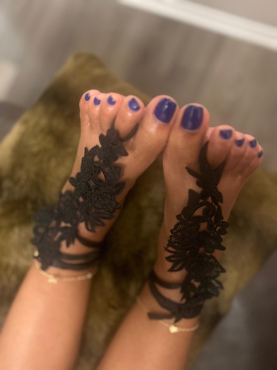 Zinfull_Feet's tweet photo. Enjoy the close-up💙💙💙 #ebonyfeet #bluetoes https://t.co/CZRzrn8FTB
