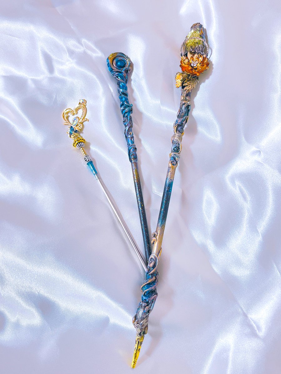 そして、一目惚れした不思議な杖屋さん（<a href="/fusigi_maru/">不思議な杖屋さん アイドール75</a> ）の杖達…！！
あまりにも私の癖に刺さりすぎて、迷いまくってしまいました…💦
今回は3本のみ（相方分含め）のお迎えでしたが、またご縁があったら他の杖もお迎えしたいです……
ほんと美しくて、繊細な色使いと装飾がずっと見てられる….