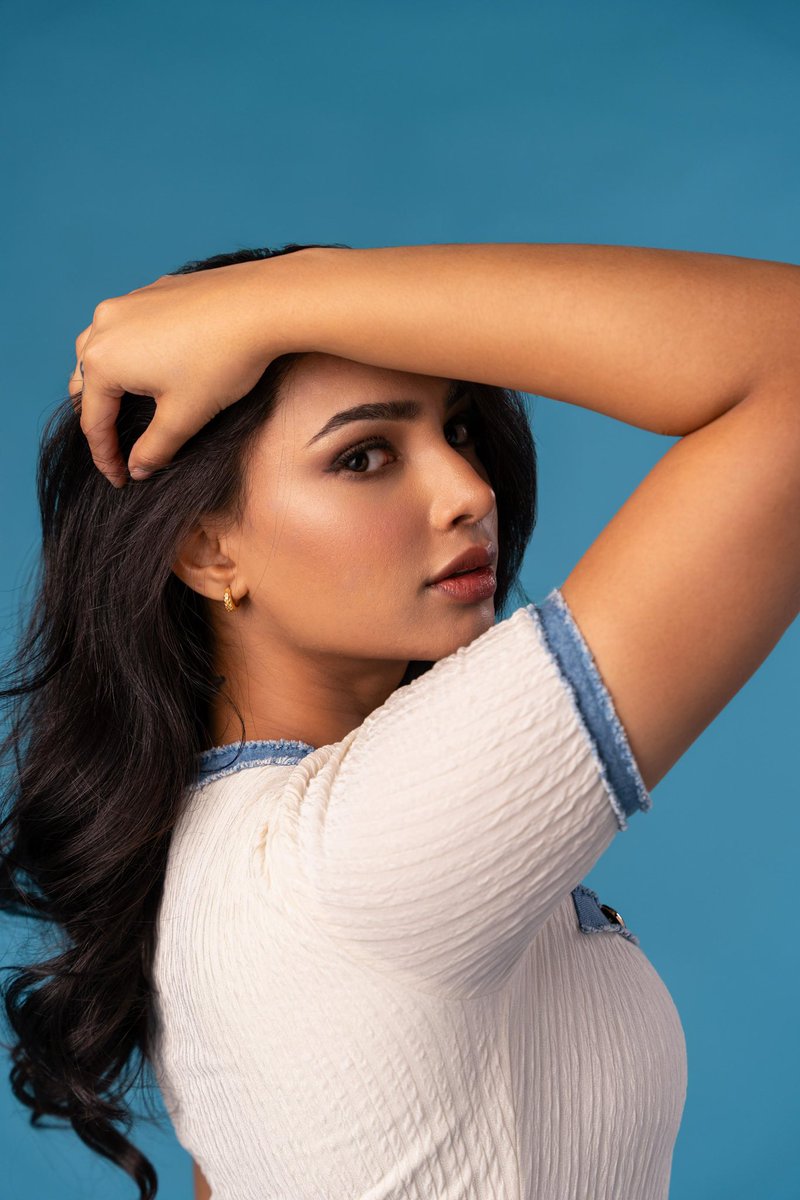 Narendra4News's tweet photo. Tharnika sets the town on fire once again! When summer heat meets pure glam, her latest clicks take the spotlight! βοΈπ₯
#Tharnika #SummerGlow #StarPower #LatestShoot #Actress https://t.co/LF3h36wzXz
