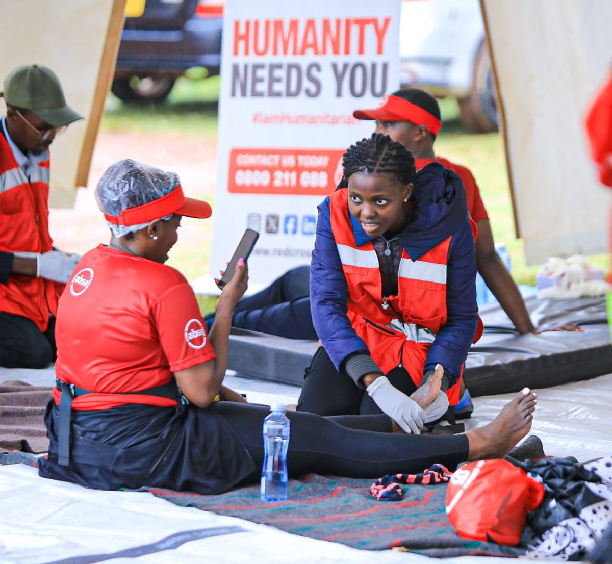 sam_odama's tweet photo. Proud to be part of the first aid team that provided Emergency medical assistance at the @AbsaUganda KH3 7Hills Runners.
The team’s dedication and coordination made a real difference in ensuring participants’ safety.
Well done to everyone involved!
#ABSARun #FirstAid #Teamwork”
