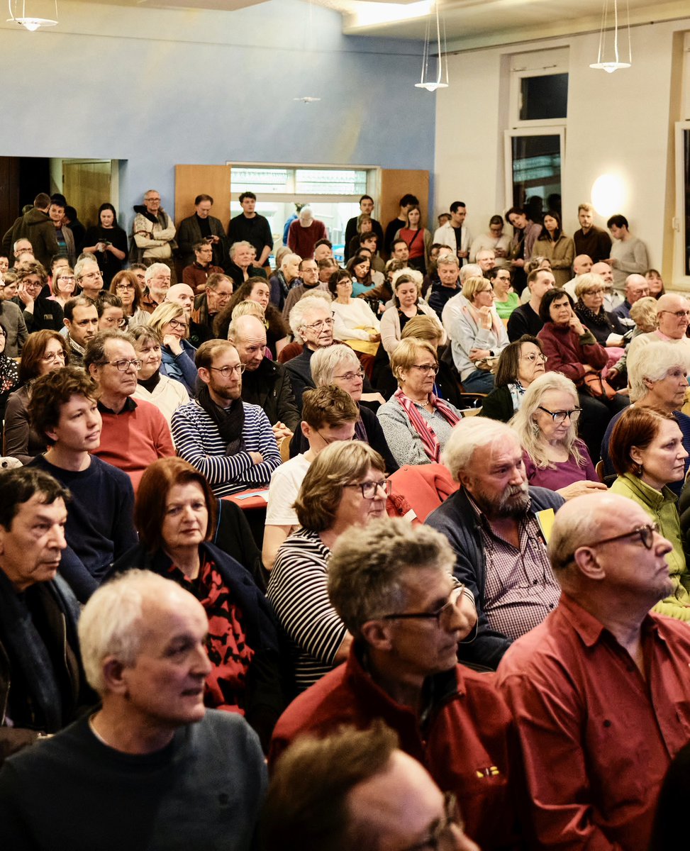 Danke für Euer großes Vertrauen 💚

Vielen Dank für den klaren Vertrauensbeweis! 🚀
Ich freue mich auch sehr, dass Lenny Orazulike als mein Ersatzkandidat gemeinsam mit mir in den Landtagswahlkampf ziehen wird!

#2ö26 #landtagswahl26 #nominierung