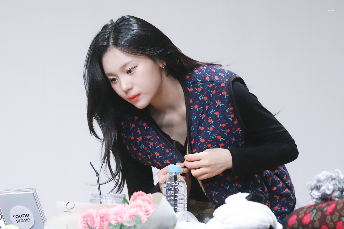 #비비지 ♡ #여자친구 
#엄지 ➪ 241117 | odetogf