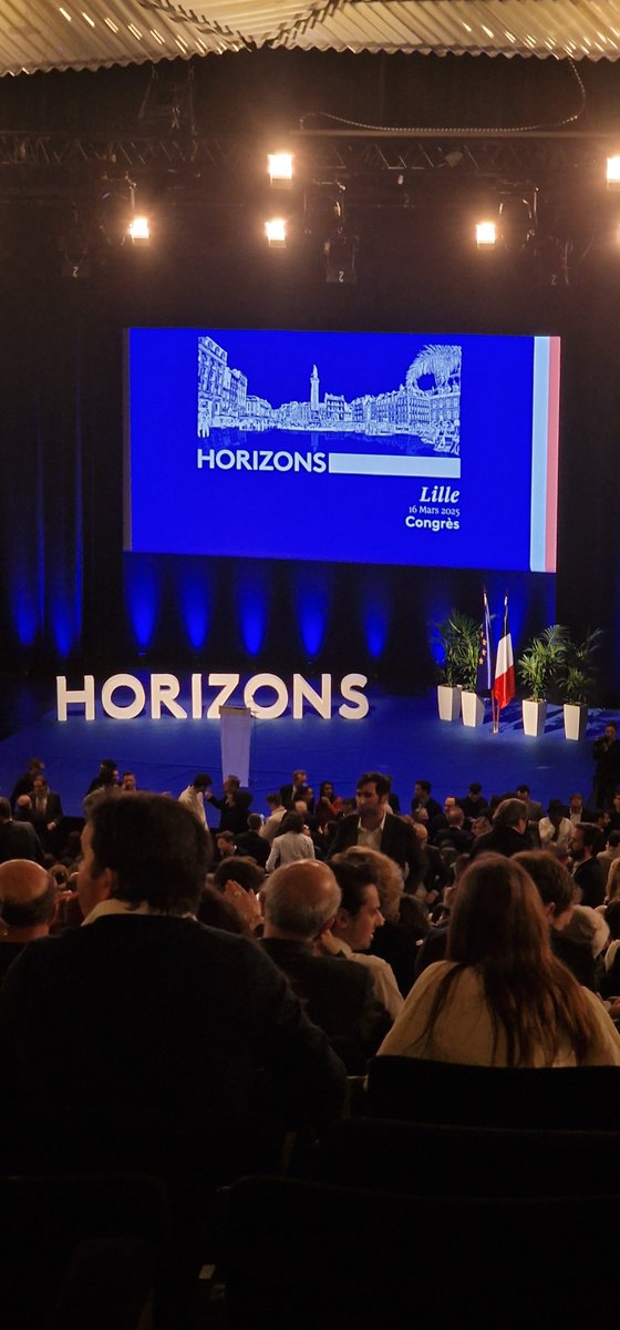 Le Congrès Horizons de Lille va bientôt commencer, la salle se remplit, l'ambiance y est chaude et chaleureuse : Nous sommes tous prêts à accueillir <a href="/EPhilippe_LH/">Edouard Philippe</a> comme il se doit 😊
