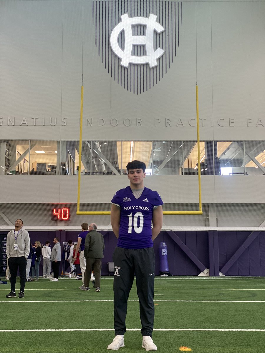ollievelez87's tweet photo. Had a great time at Holy Cross yesterday for their junior day! Thank you to all of the coaches for having me! @CoachRG18 @CoachDanCurran @CoachSchell_ @HCrossFB @cbrownandovere1 https://t.co/Y2IQvJ1l7P