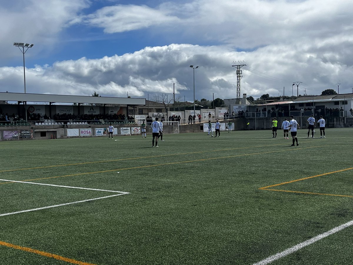 En directo desde el Campo Municipal de Torreorgaz!!
. 
GOOLLLL DEL CPMORALEJA GOL DE LUCAS!!
.
CDF.Torreorgaz 
       1–3
CP.Moraleja Cahersa 
.
Vamoooosss Equipo!💪🏻💪🏻
.
#SiempreCP🤍🖤
#AupaMoraleja💚🖤