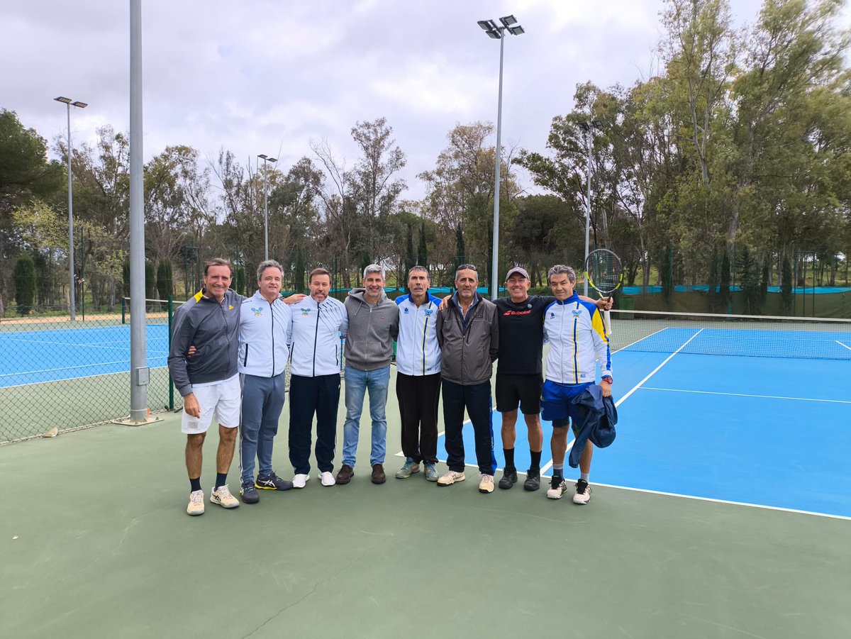 ✅Importante victoria de nuestros veteranos.

El equipo de tenis veterano +55, tras vencer en semifinales por 3-1 al club de Tenis Reus de Tarragona, jugará la final del campeonato de España 🔝🎾
