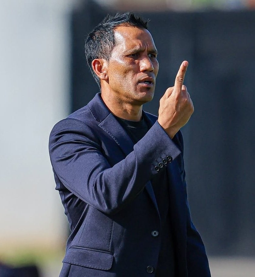 “Tunahitaji siku chache za kupumzika, kurejesha nguvu kujiandaa na mchezo wa Robo Fainali. Kuna mambo lazima tuyaboreshe. Tunaenda kucheza na timu inayoshikilia nafasi ya nne ligi ya Msri na ni wapinzani wenye uzoefu mkubwa na mashindano ya Afrika.”

Fadlu Davids, kocha Simba SC