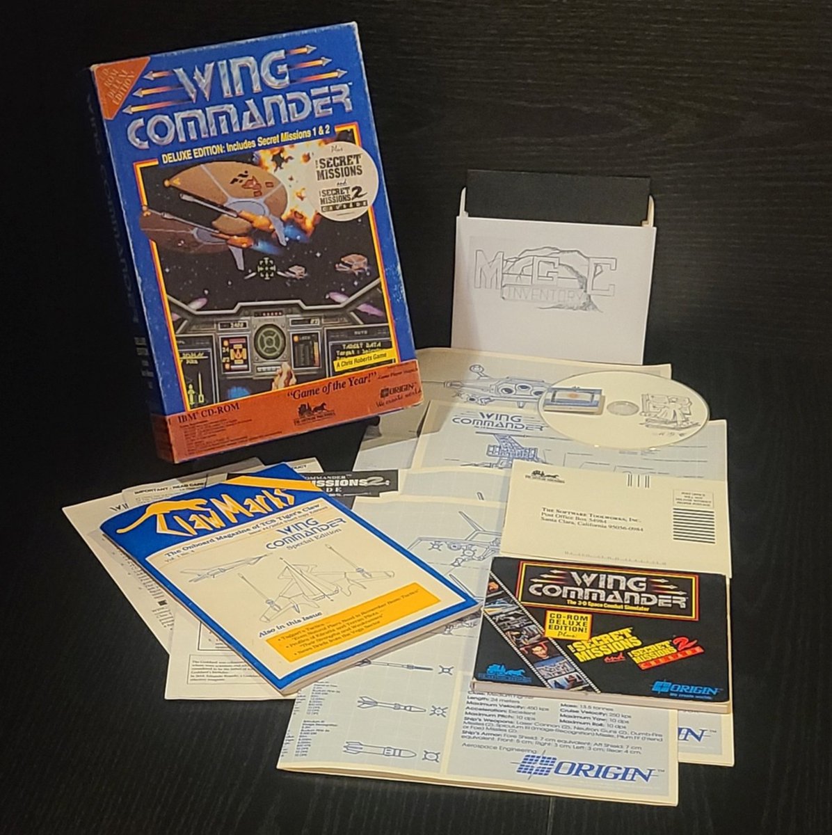 mgc_inventory's tweet image. :videogame: ID_0435
Wing Commander Deluxe Edition (1992)
Developer : Origin Systems, Inc.
Ver : US - CD - PC

#wingcommander #originsystems #origingames #wc #deluxe #bigbox #retrogames #bigboxgames #bigboxgamecollector #videogames #videogamecollector #videogamecollecting