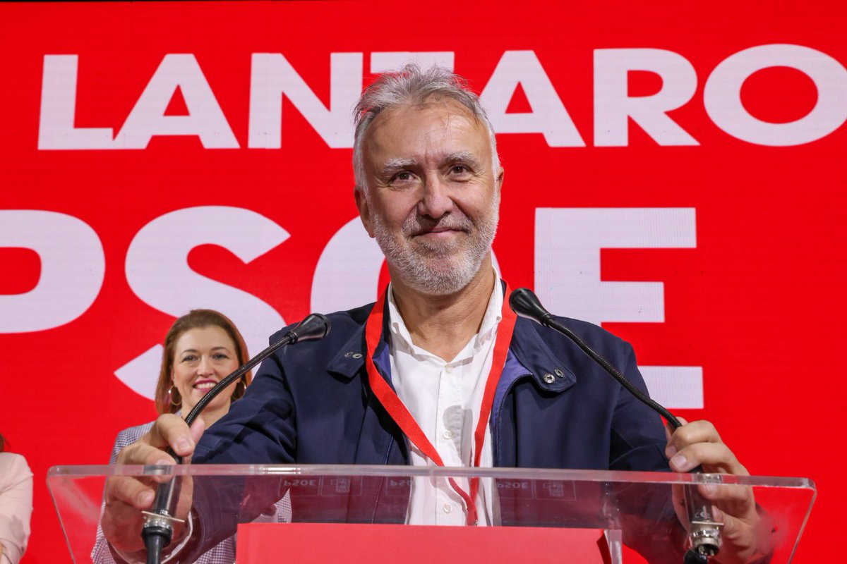 En el Congreso de <a href="/psoelanzarote/">PSOE Lanzarote</a> con Loli Corujo,  reelegida Secretaria General. <a href="/loli_mcorujo/">Loli Corujo Berriel</a> es una apuesta segura: aumentó en votos al Cabildo insular y arrasó en las Elecciones Generales encabezando la provincia. Gran equipo humano el que le acompaña: el <a href="/psoelanzarote/">PSOE Lanzarote</a> está