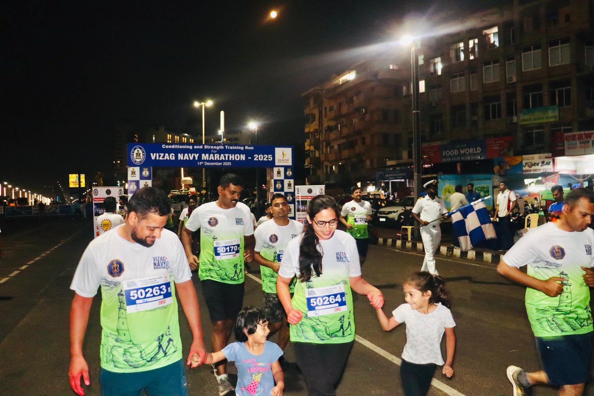 IN_HQENC's tweet photo. 🏃 🏃🏻‍♀️ INS Kalinga partnered with M/s Sigachi Industries in launching the first 'Conditioning & Strength Training Run' for #VizagNavyMarathon 2025 at the RK Beach Road, #Visakhapatnam today. 

Over 350 participants commenced their preparations for VNM 2025 and for a fitter #lifestyle.

 Join us on the 2nd #Sunday of every month in #Vizag to promote #HealthyLiving  and Community Wellness! 
#VNM2025 #FitnessJourney.
