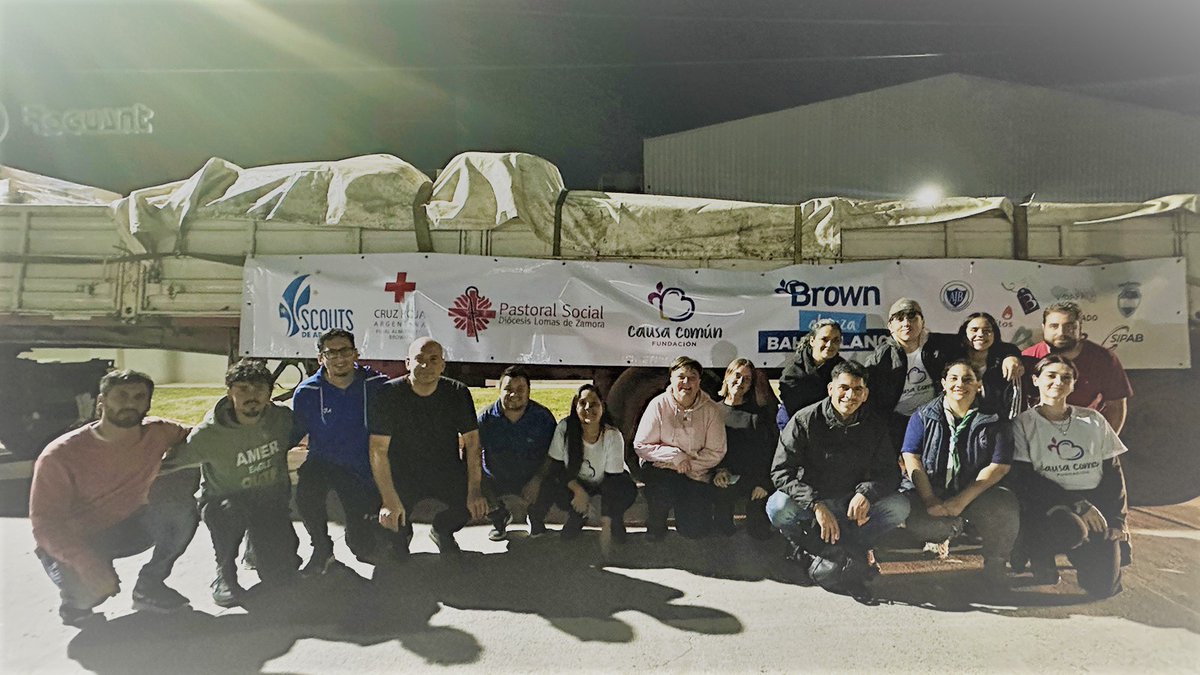 CascallaresPJ's tweet photo. La solidaridad de nuestro pueblo permitió completar tres camiones semipesados con un total de 74 pallets de materiales y mercadería como ropa, calzados, colchones, frazadas, pañales (para bebés y adultos), papel higiénico, juguetes y útiles escolares, agua, leche, lavandina, detergente, velas y jabón.

#BrownAbrazaABahia