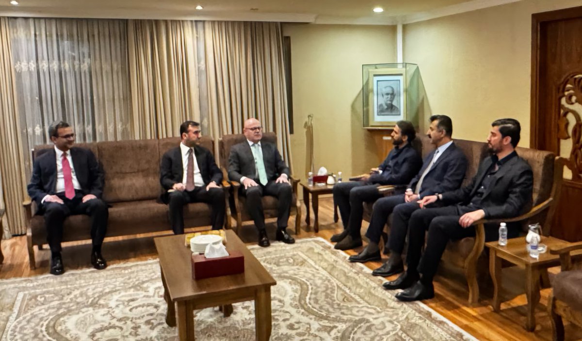 ItalyinKRI's tweet photo. Meeting visionary young politician Chia Nawsherwan Mustafa, Leader of Gorran movement party.
 
 A colloquio con il giovane leader del partito movimento di Gorran, Chia Nausherwan Mustafa.

دیدار لەگەڵ گەنجی سیاسی خاوەن روئیا، چیا نەوشێروان مستەفا، بەرپرس لە پارتی بزووتنەوەی گۆڕان.