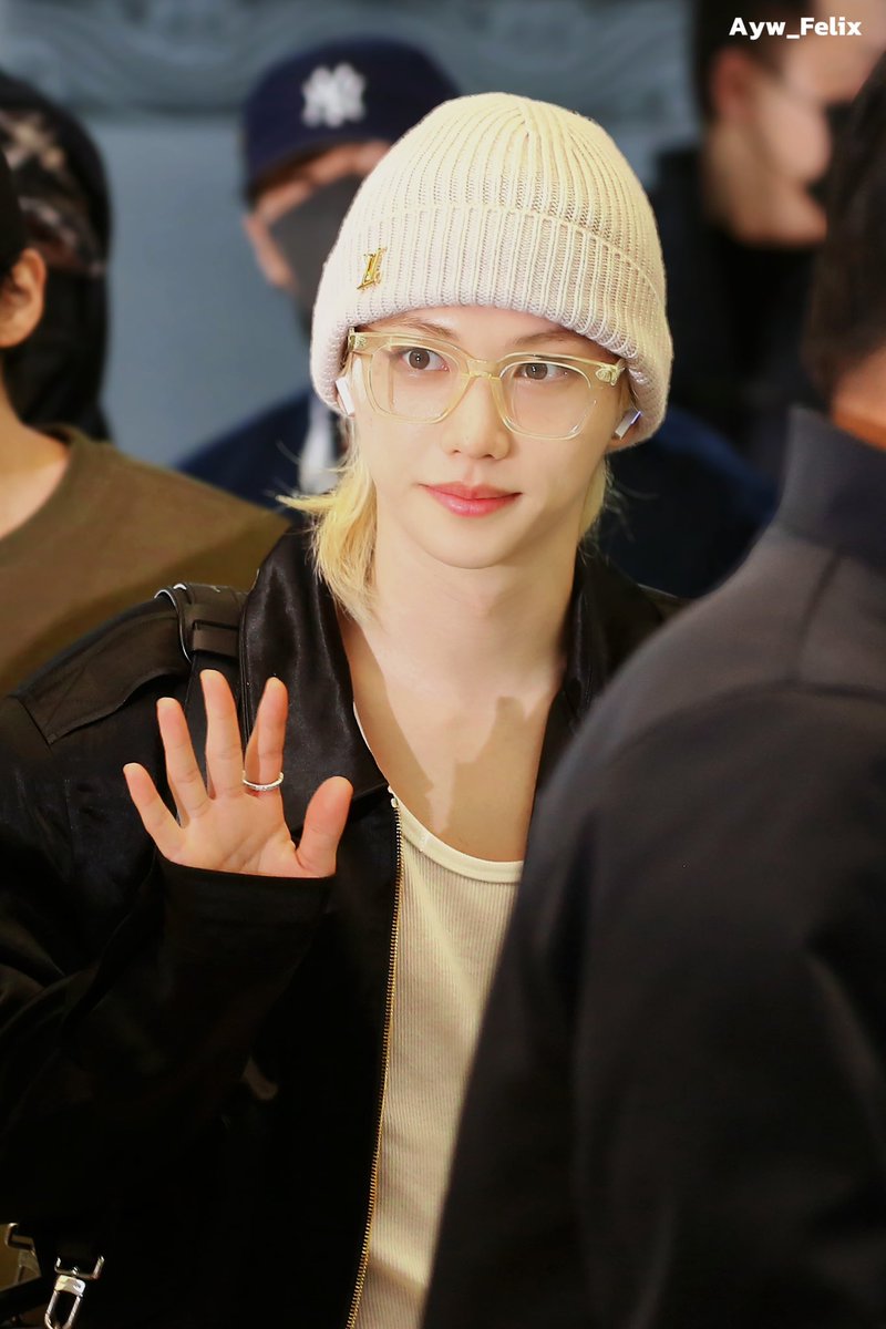 Ayw_Felix's tweet photo. 250316  Icn🇰🇷

👋🏻👋🏻👋🏻👋🏻

#스트레이키즈 #StrayKids
#필릭스 #Felix #용복이 https://t.co/wU07NbhDUr
