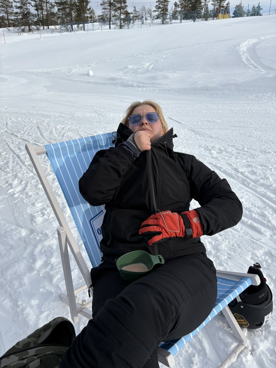 Fernet1921's tweet photo. Verkligheten när man ska ta en fin bild https://t.co/PmsTRsPPKh