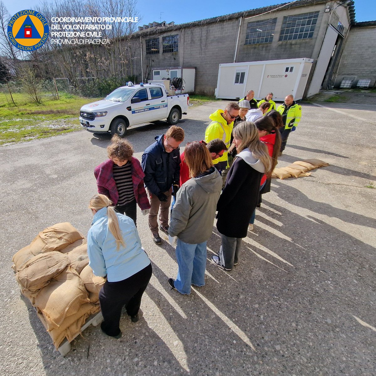 CVPCPiacenza's tweet photo. Concluso il primo Corso Base 2025 per 1️⃣5️⃣ nuovi Volontari di #ProtezioneCivile. 
Un #corso di 15 ore con lo scopo di far conoscere l'organizzazione del Sistema di Protezione Civile e le attività svolte dal #Volontariato. https://t.co/21dQVlncaj