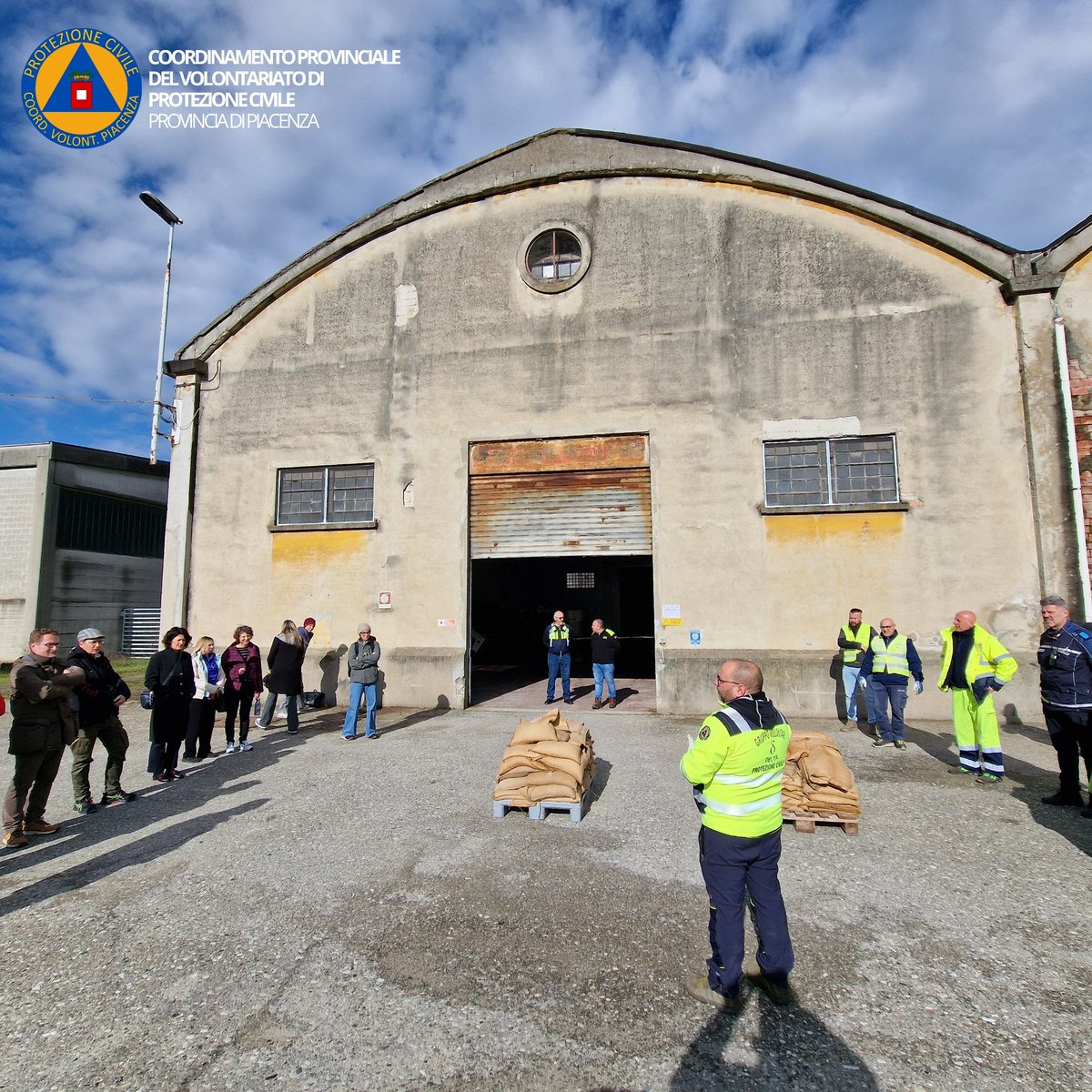 CVPCPiacenza's tweet photo. Concluso il primo Corso Base 2025 per 1️⃣5️⃣ nuovi Volontari di #ProtezioneCivile.
Un corso di 15 ore con lo scopo di far conoscere l'organizzazione del Sistema di Protezione Civile e le attività svolte dal #Volontariato. https://t.co/nqoluefo2c