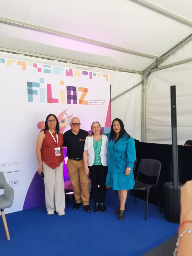 escalonaegrem's tweet photo. Presentada en CDMX una hermosa coedición de México y Cuba, fruto de la colaboración entre el Centro de Estudios Martianos,Prelasa,la Secretaría de Cultura y el Consejo Estatal para la Cultura y las Artes de Hidalgo: "La Edad de Oro ".
#CubaEsCultura
#EmbaCuMex https://t.co/VOy91AVTKs